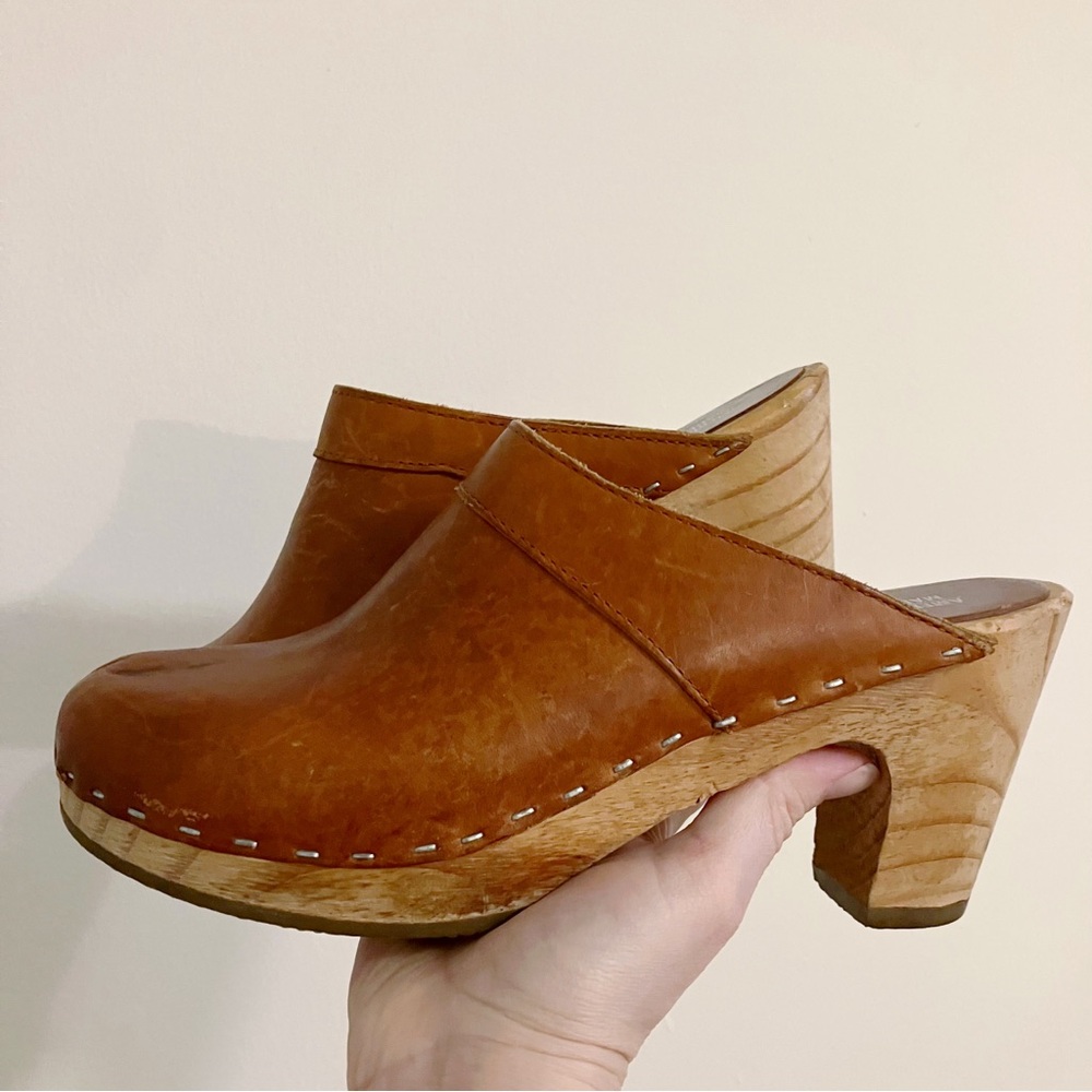 American Apparel • Leather Wooden Clogs in Cognac Brown